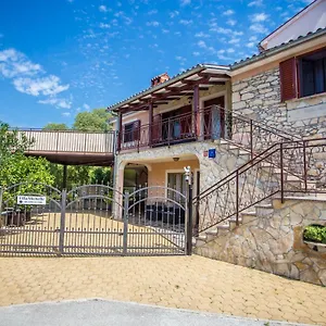 Vila Michelle, Karojba
